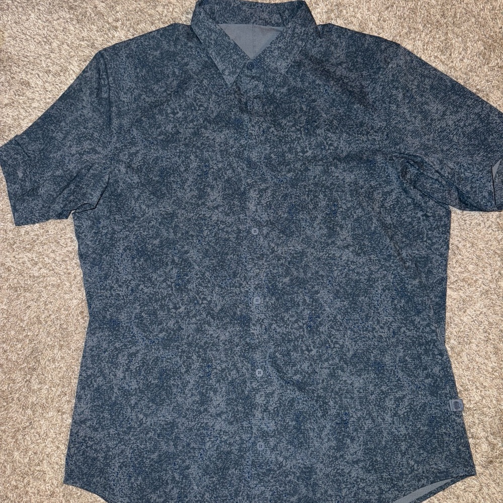 Lulu Lemon Button Down Size Large